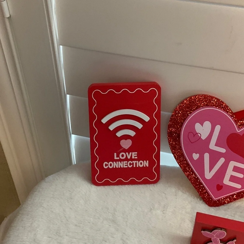 Valentine's Day Heart Decor Set - Red and Pink
